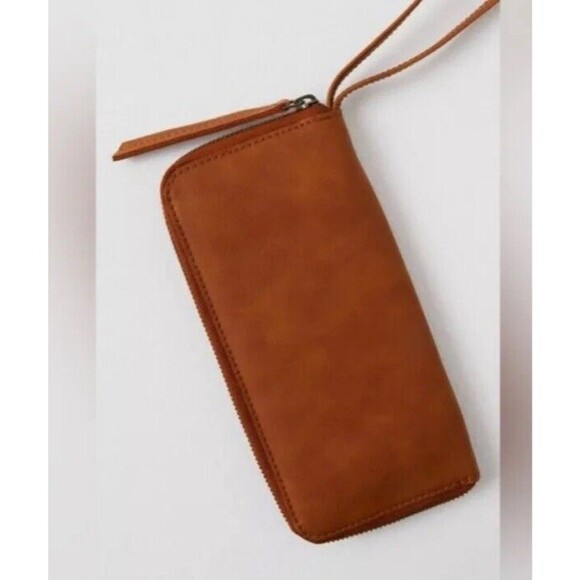 NEW Free People Brown Distressed Vegan Leather Wallet Wristlet - Picture 2 of 8